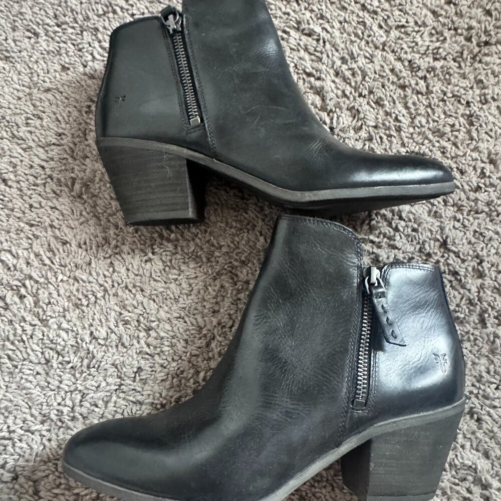 FRYE Judith Double Zip Booties 7.5